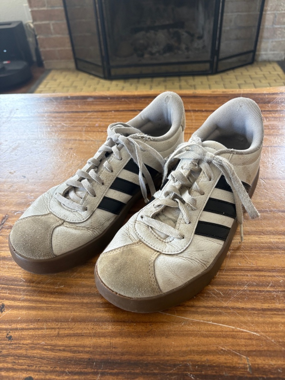 ADIDAS sneakers size 5 (worn condition)